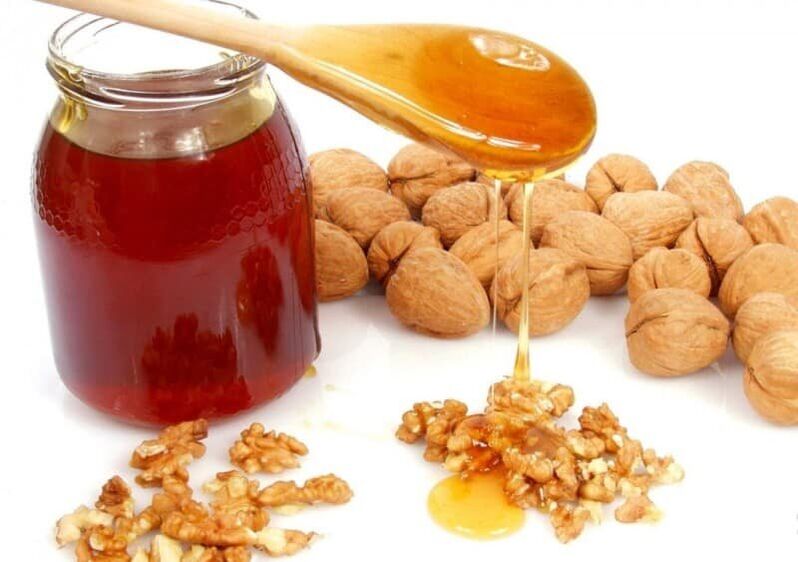 Смес от мед и орехи - проста рецепта, която повишава потентността